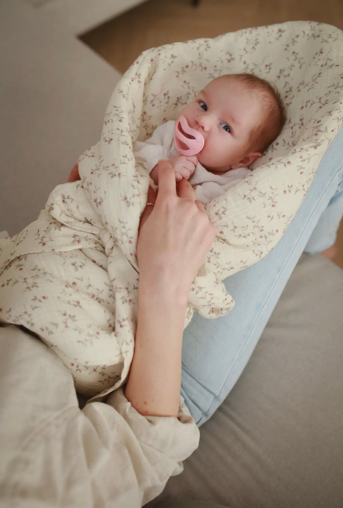 Muslin Baby Wrap / Swaddle – Cream Floral